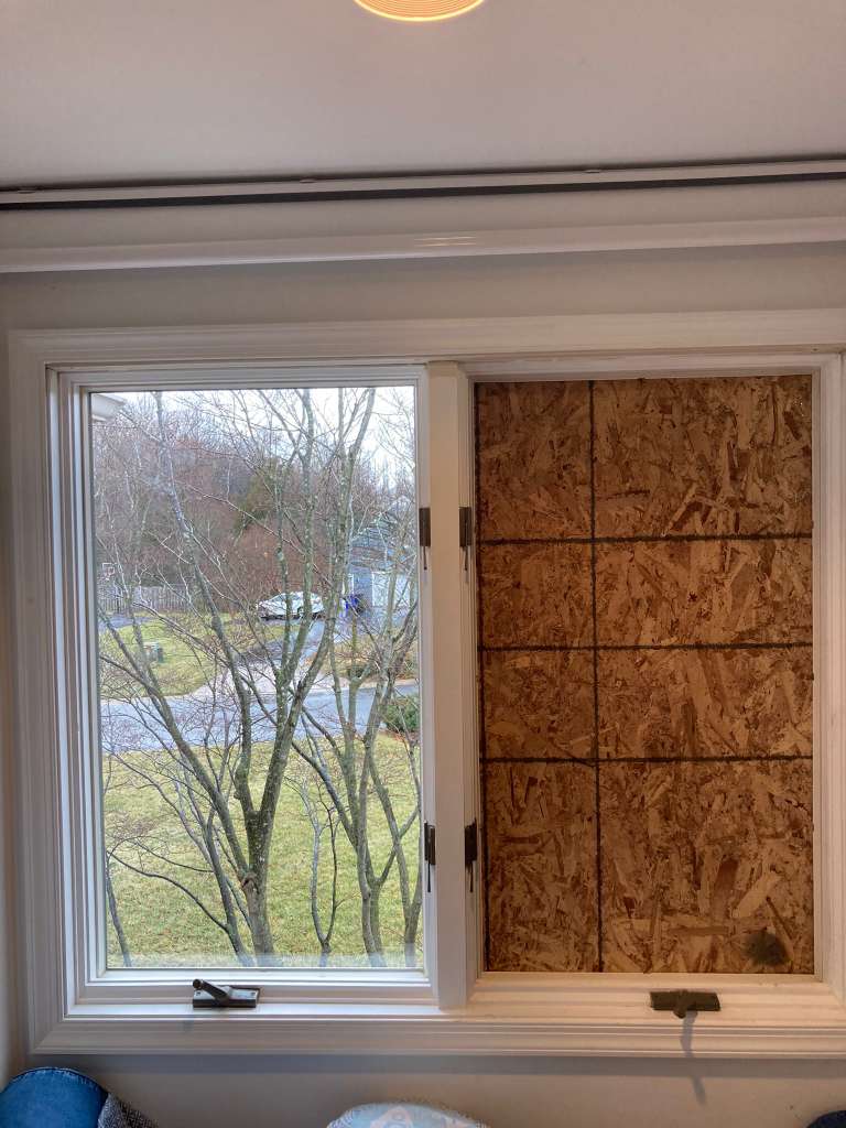 emergency-window-board-up