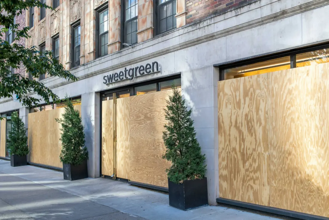 storefront-board-up